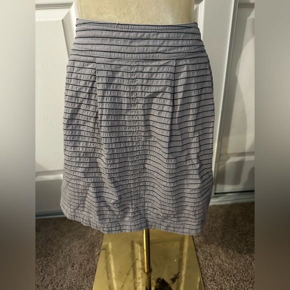EUC HALOGEN TEXTURED GREY AND  NAVY PINSTRIPED FULL SKIRT size 10 - Picture 1 of 6